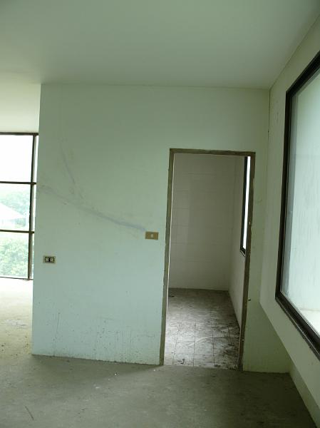 P1000060.JPG - The entrance to the guest bath and laundry area.

Left background: eastern window.