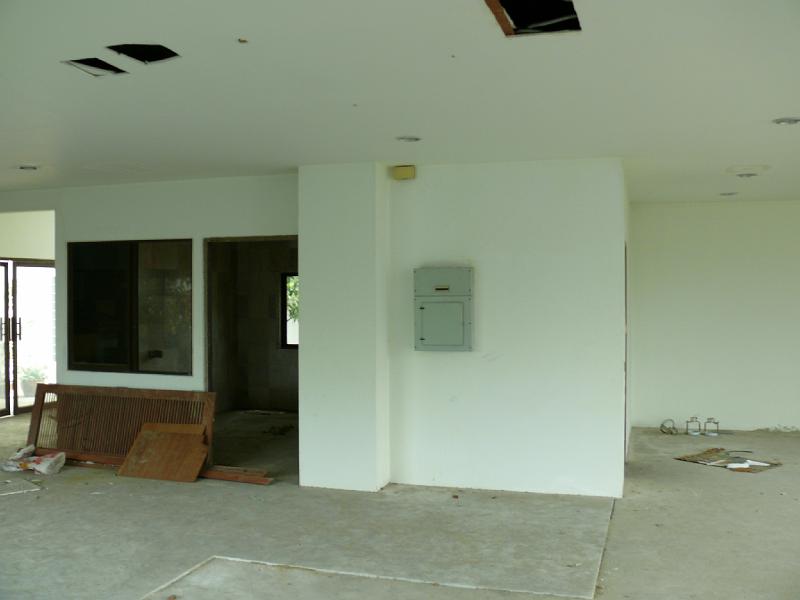 P1000072.JPG - A wider view of the northern wall.

Left to right: foyer, kitchen, half bath, master bedroom niche.