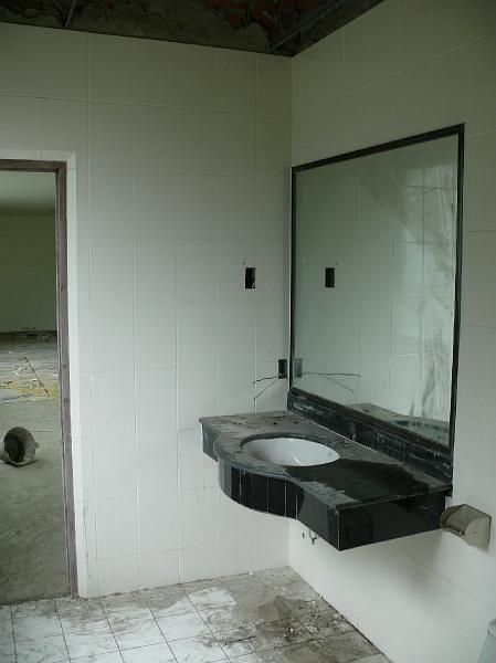 P1000167.JPG - The current state of the guest bath. This will change. Stay tuned.