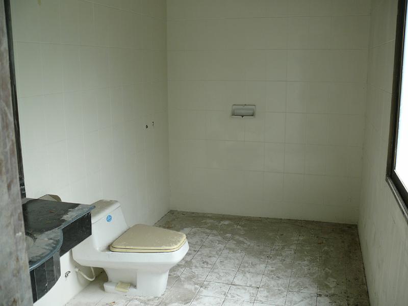 P1000168.JPG - Guest bath.