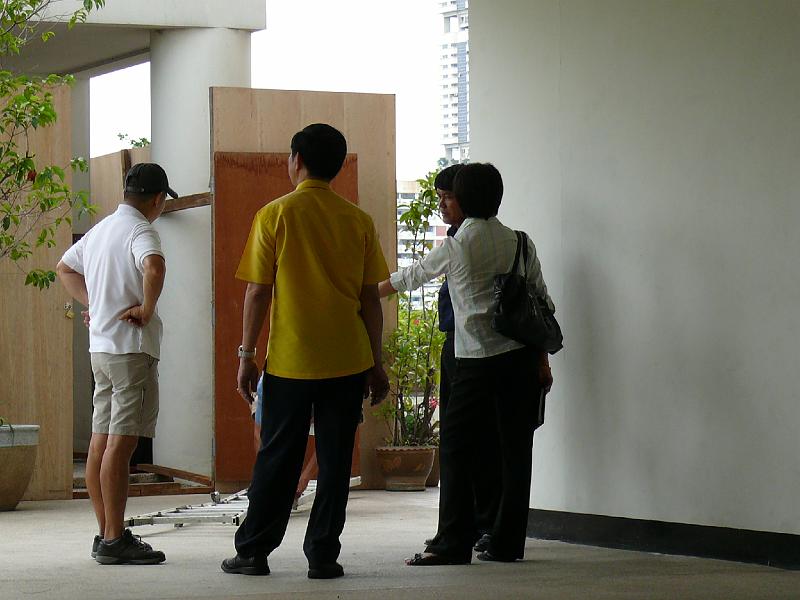 P1000225.JPG - The next steps are discussed.

By the way, Jon brought his tape measure and concluded we will have roughly a 9-foot room height.