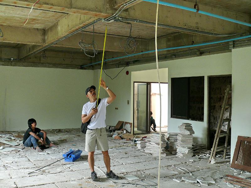 P1000234.JPG - The tease is over. Jon estimates that the room height will be at least 9' 4" and more likely 9'6".