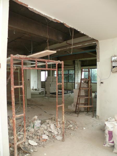 P1000292.JPG - Look ma, no front door! A new louvered entrance door will be appearing here. This will promote airflow within the unit.