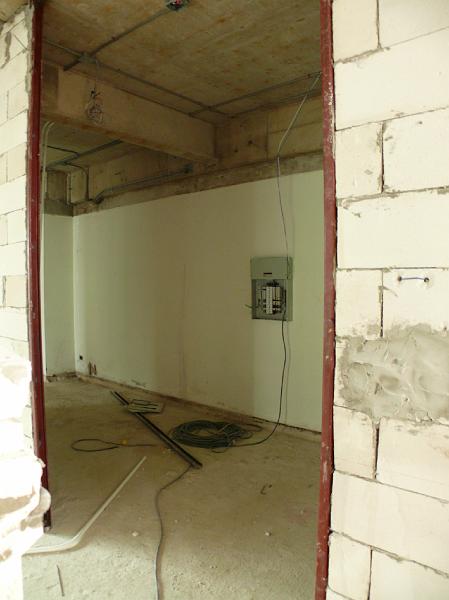 P1000298.JPG - A glimpse into Jon's future office.