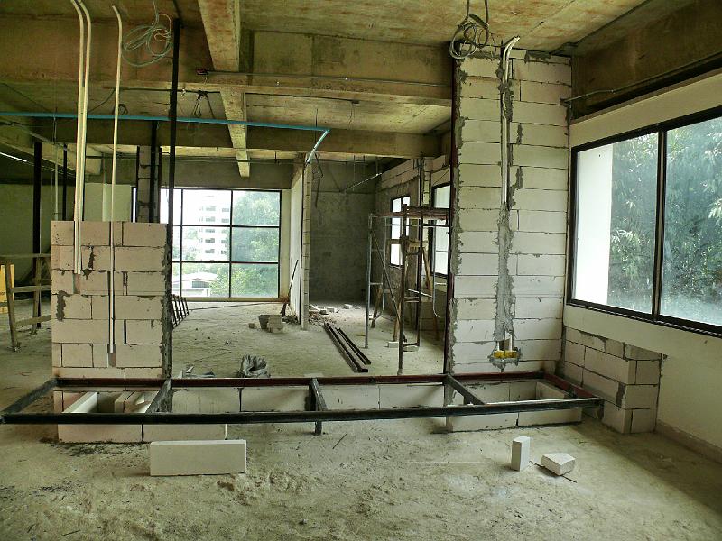 P1000305.JPG - The metal frame is the support for what will become a seating area for entertaining and TV viewing. The area directly behind will be the guest room.