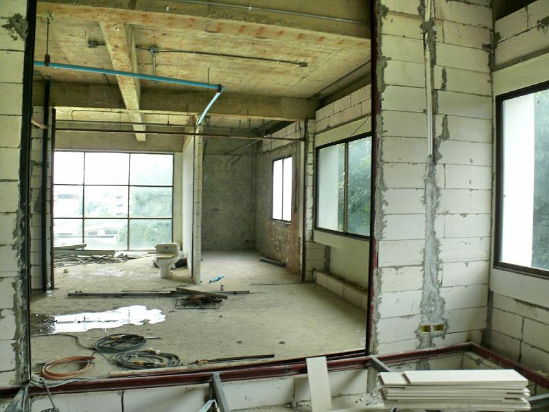 P1000355.JPG - Looking into the eastern end of the apartment from the living room. (Guest room, guest bath at background right, my workspace at background left)