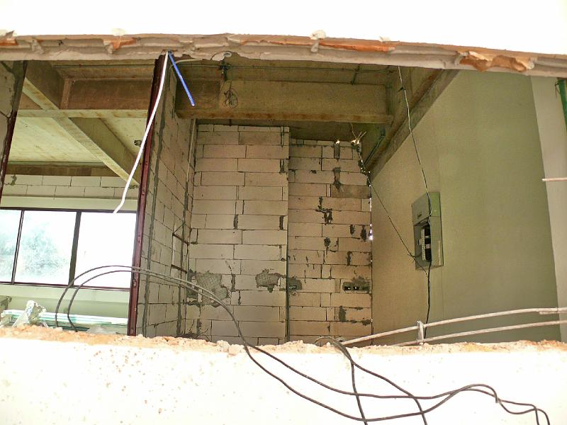 P1000427.JPG - The utility closet is on the other side of the background wall.