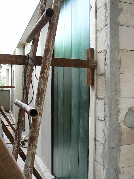 P1010841.JPG - This translucent glass consists of interlocking panels. Each strip has an outer and inner U-shaped element. (As seen from the northwest exterior corner (entrance is to the right).