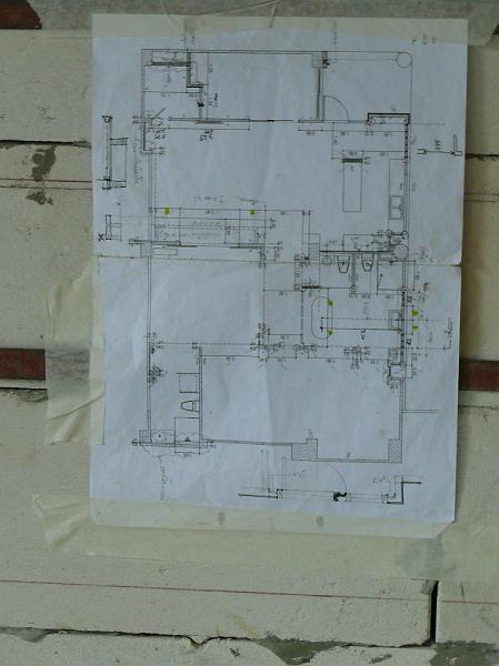 P1000472.JPG - Closeup of the latest floor plan with dimensions (in metric system).