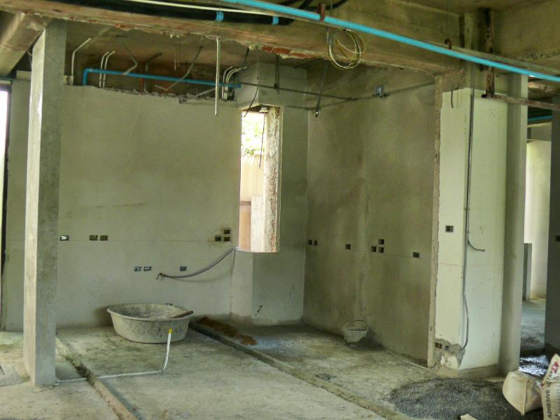 P1000494.JPG - The kitchen area has been totally plastered.