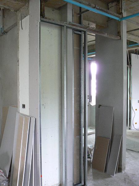 P1010962.JPG - Wall between kitchen and half bath.