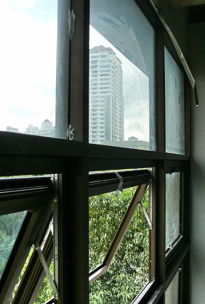 P1000543.jpg - (Looking southeasterly.) Urban landscaping and city view.