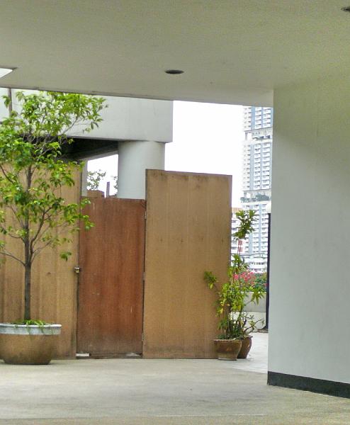 P1000563.jpg - Once the front doorway and Jon's office window are installed, the remaining construction fence will come down.