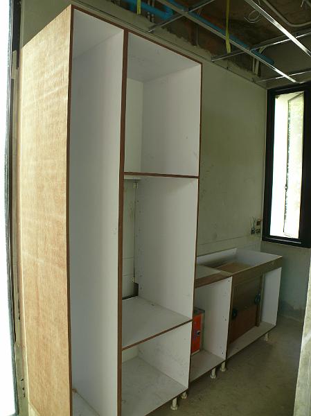 P1000569.JPG - The tall cabinet to the left adjoins the large translucent glass panel by the unit's entrance.