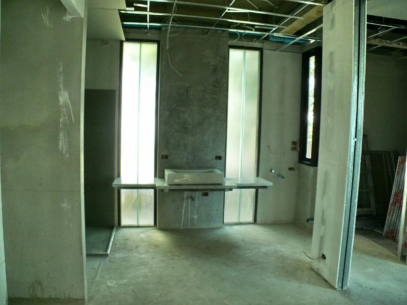 P1000575.jpg - The countertop and sink are now in place, a dramatic view into the master bath. It will only get better as the details a put into place.