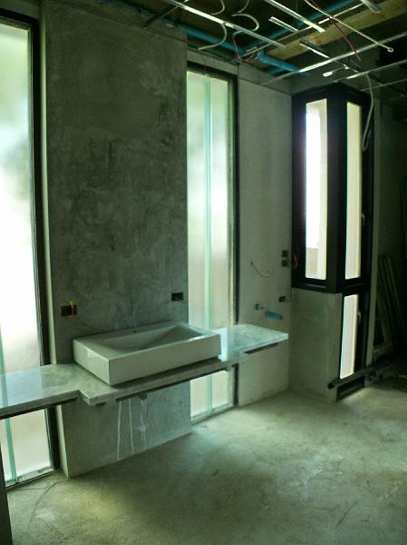 P1000582.jpg - No shortage of light and fresh air. This is all part of Jon's modified open plan room design.