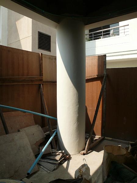 P1000613.JPG - Soon we will be able to slide open the front door and watch the sun throw longer shadows as the afternoon unfolds. The pillar is bathed in western light.