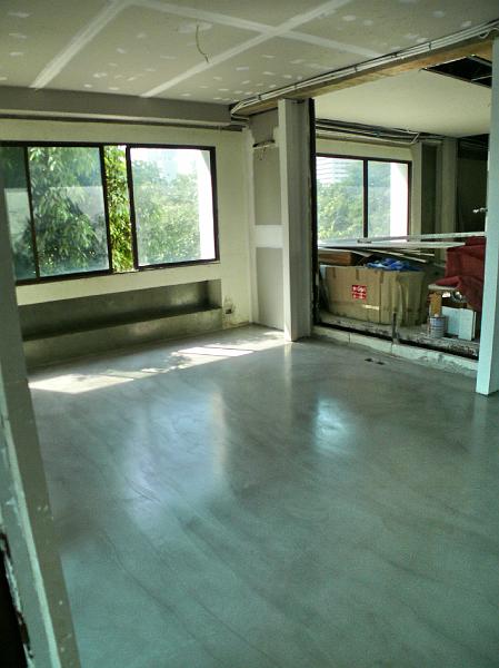 P1000630.JPG - Guest room looking into the living room.