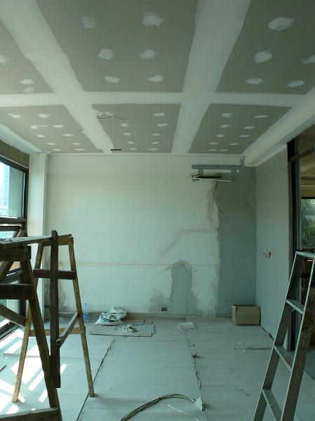 P1000683.JPG - The wall mount for the master bedroom/work space.