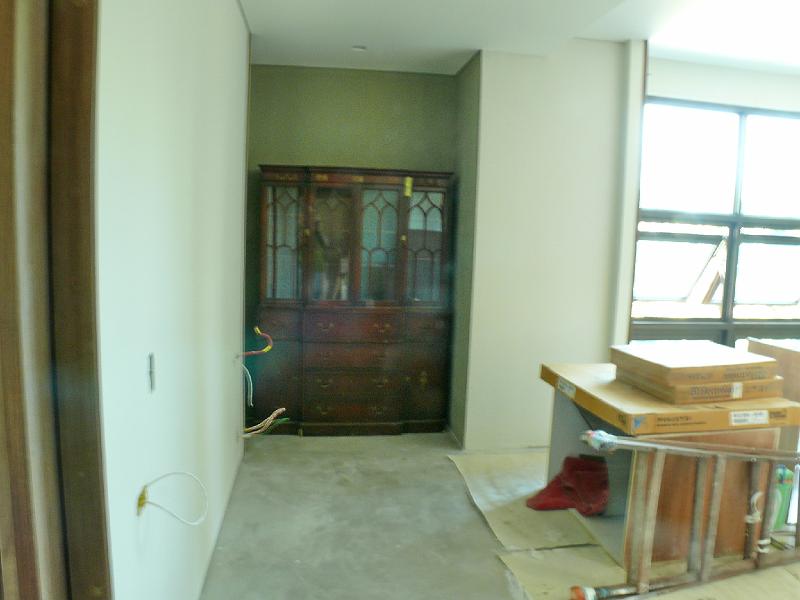 P1000805.jpg - Jon's hutch was put in place this morning.