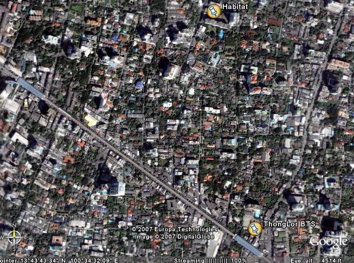 google_earth_120.JPG - An aerial view by satellite. At the lower right of this image is the BTS SkyTrain Thong Lo station. At the upper center is Habitat.