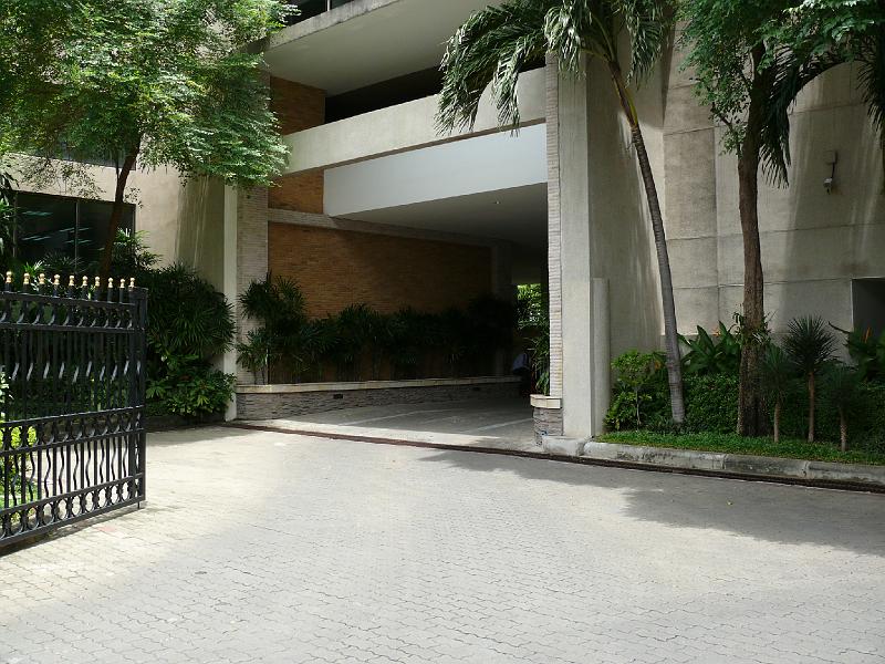 P1000090.JPG - The entrance to the Habitat condo.