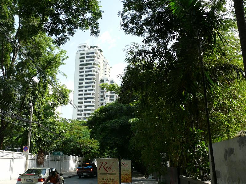 P1000126.JPG - Red is a new Indian restaurant at the corner of Sukhumvit Soi 53 and Thong Lo Soi 9. (This intersection marks a quick walk to the trendy Thong Lo restaurant district.)