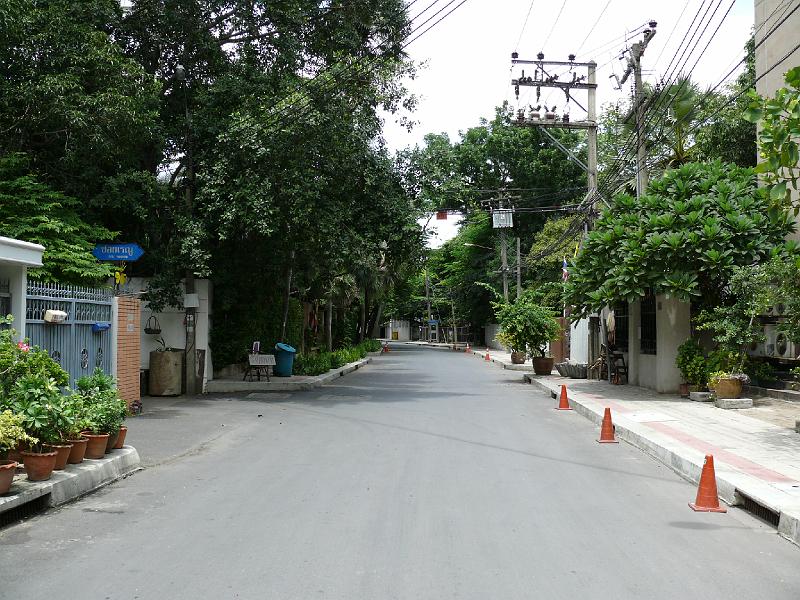 P1000087.JPG - A view while standing in front of Habitat on Soi 53looking southward toward Sukhumvit Road.